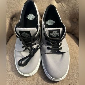 Harley Davidson men’s shoe size 11. Brand new with tags. Comfy shoe.